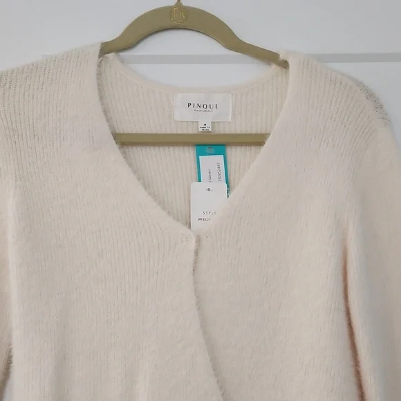 V neck sweater - Picture 2 of 6